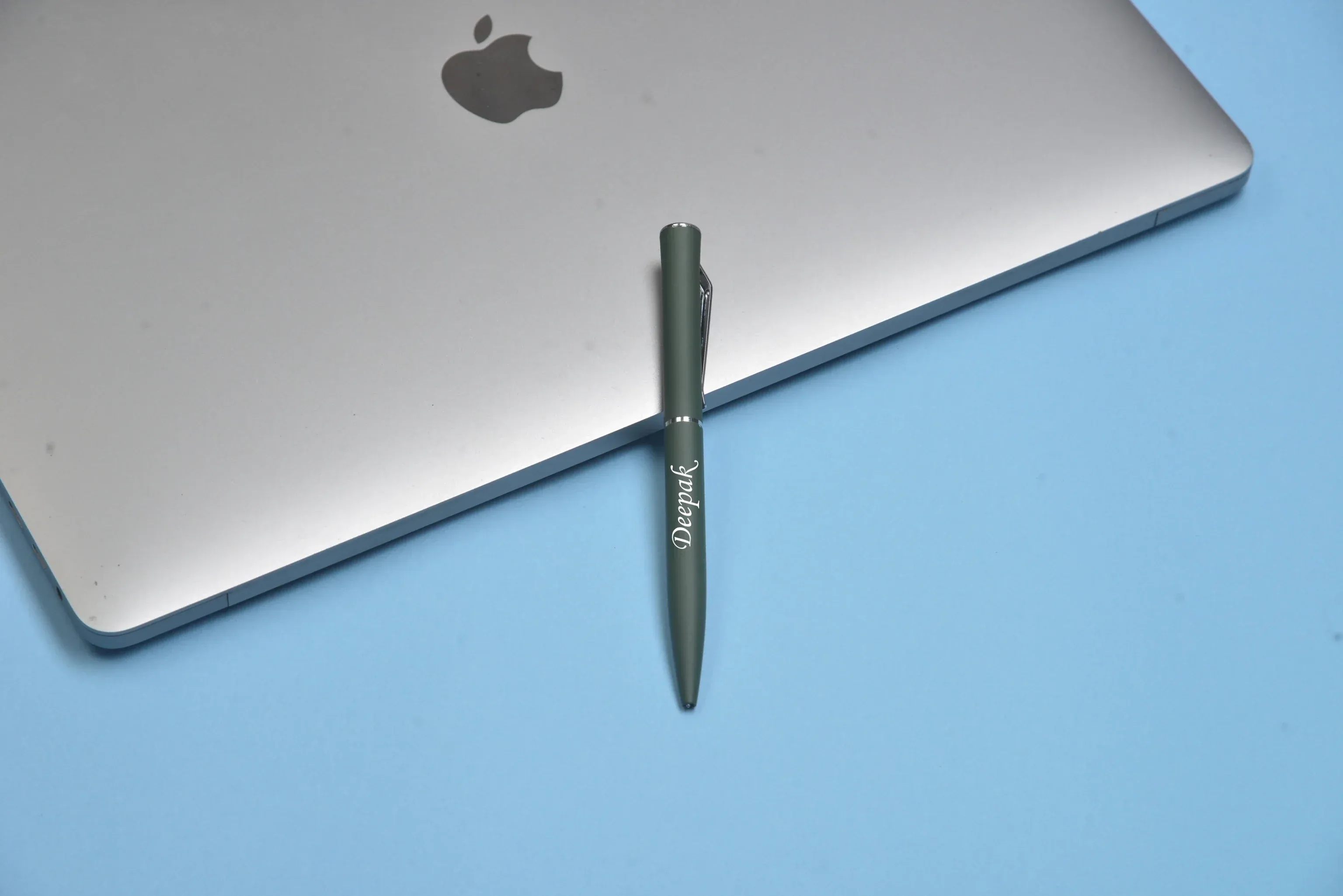 Classy Metal Flip Diary   Classic Metal Pen   Classy Leather Metal Keychain   Classy Card Holder - Green