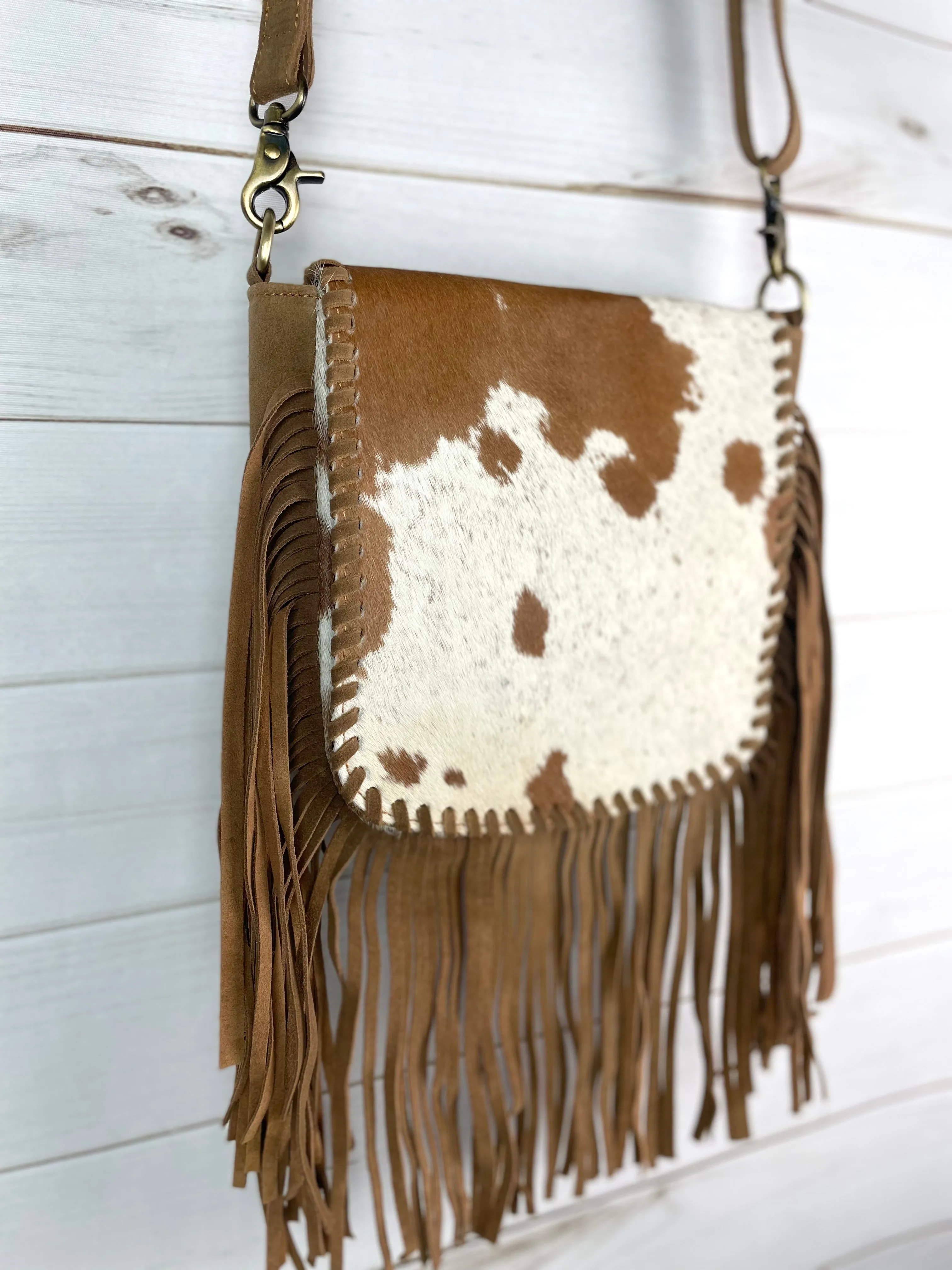 Tan Hide Outer Fringe Crossbody by Showman