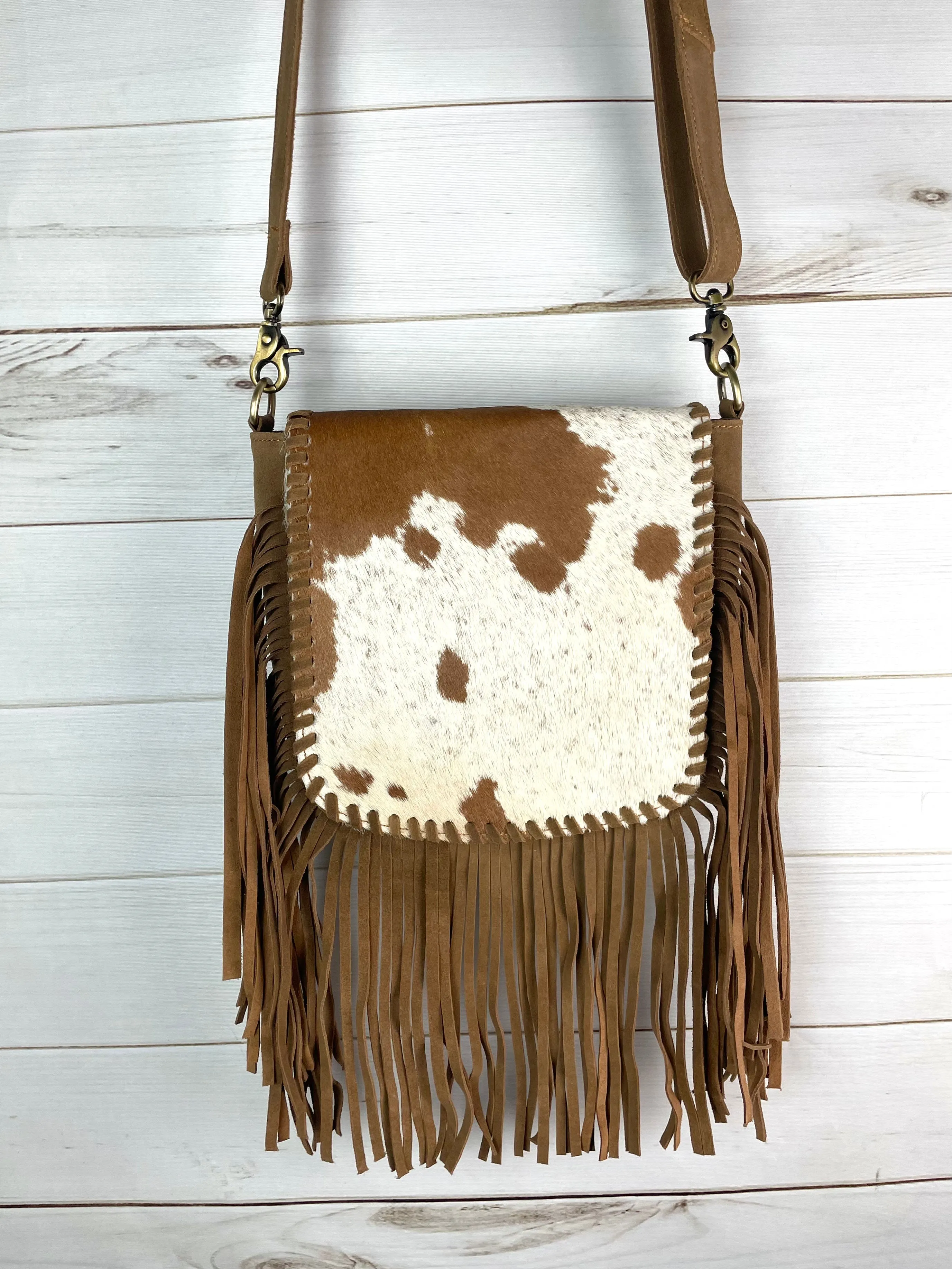 Tan Hide Outer Fringe Crossbody by Showman