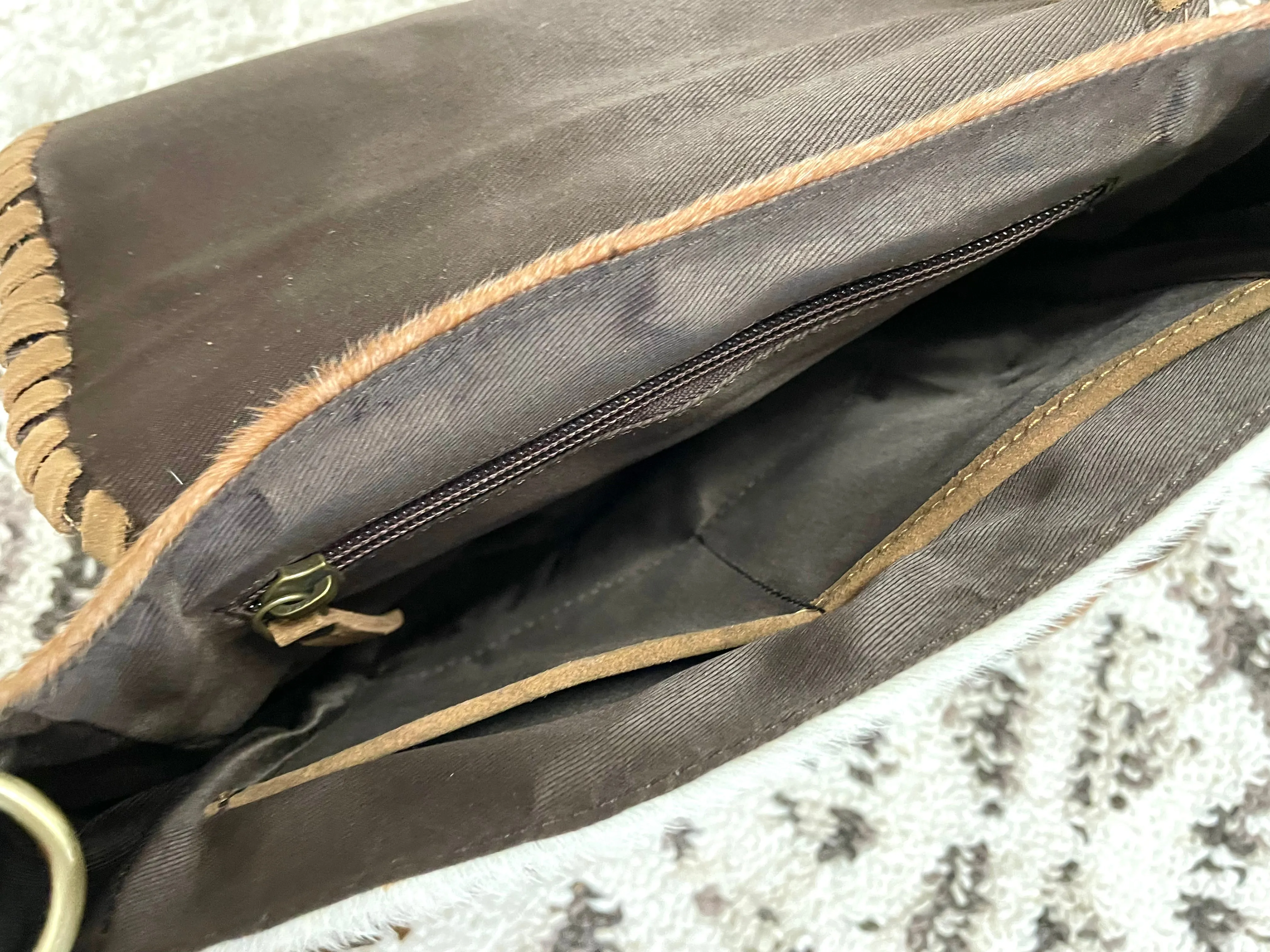 Tan Hide Outer Fringe Crossbody by Showman